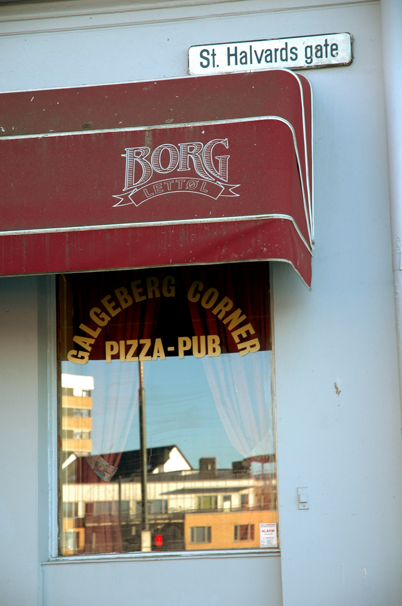 Møtested: En av de siste brune: Galgeberg Corner.