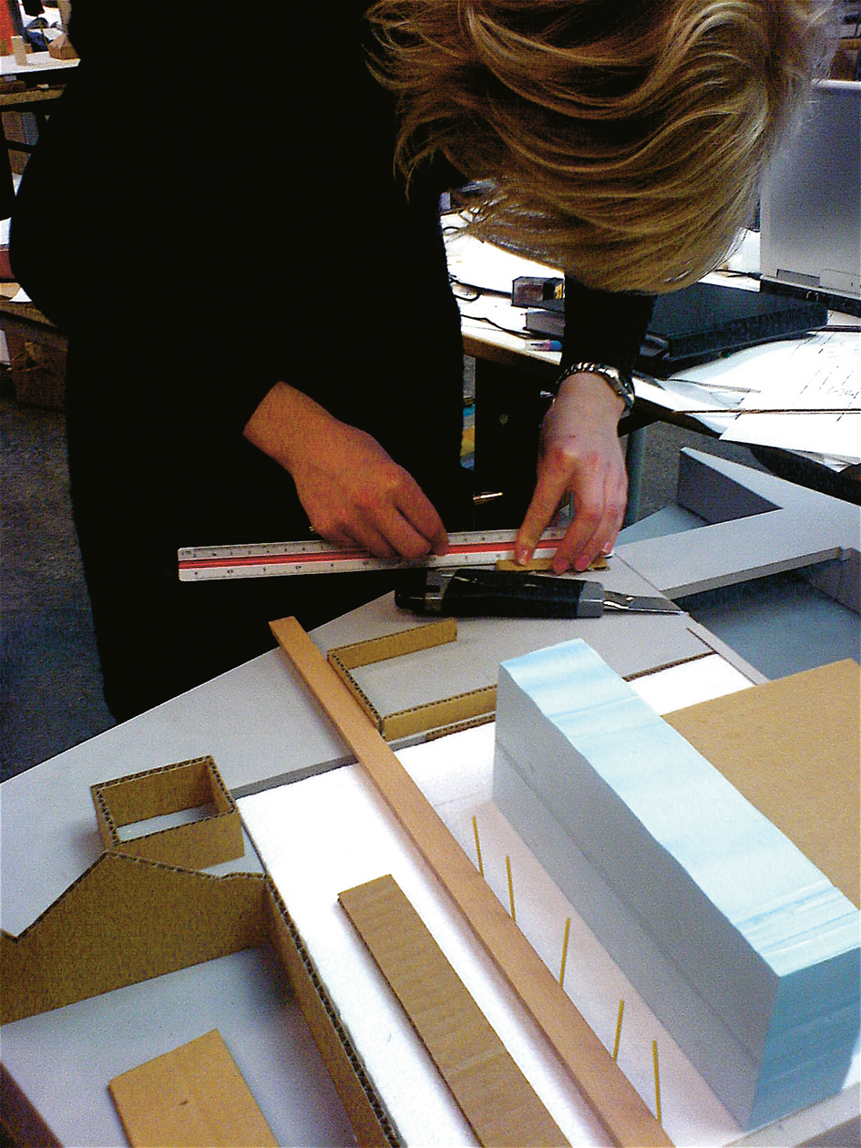 Studentenes økonomi  har sakket kraftig etter andre grupper i  samfunnet.  Studentene får i dag bare studiestøtte i 10 måneder i året. Vi må snarest utvide denne til 11 måneder, sier Knut Aarbakke i  Akademikerne.  Foto: Agnete Syrtveit