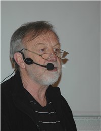 Arkitekt Sven Erik Svendsen snakket om sosial boligbygging under seminaret på Arkitektenes Hus. Foto: Grete Kristin Hennissen