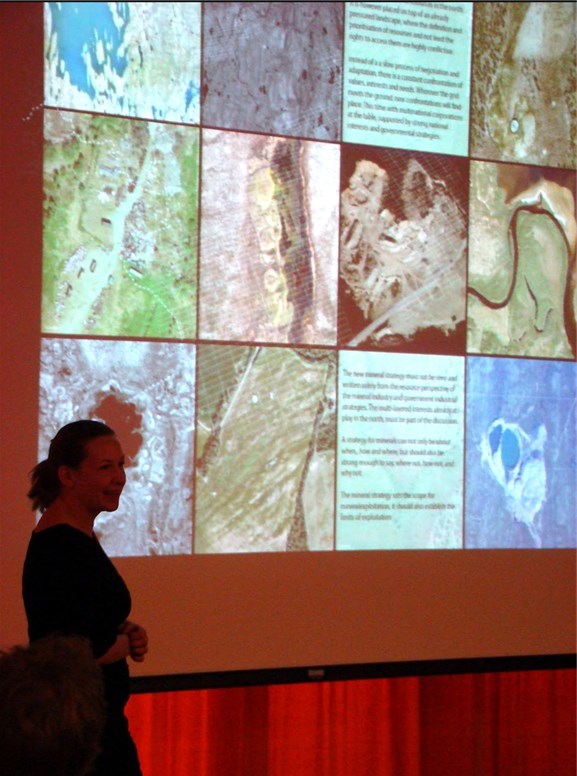 Arkitektstudent Hanne Johnsrud med sin presentasjon «Confrontation Ahead». Arkitektstudent Hanne Johnsrud med sin presentasjon «Confrontation Ahead».