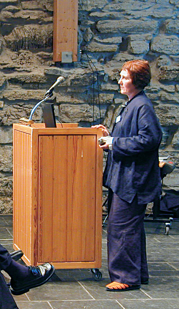 Jens Arnfred (over) og Shelley McNamara 
presenterte egne prosjekter på Arkitekturdagen. (Fotos: Bente Sand.)
