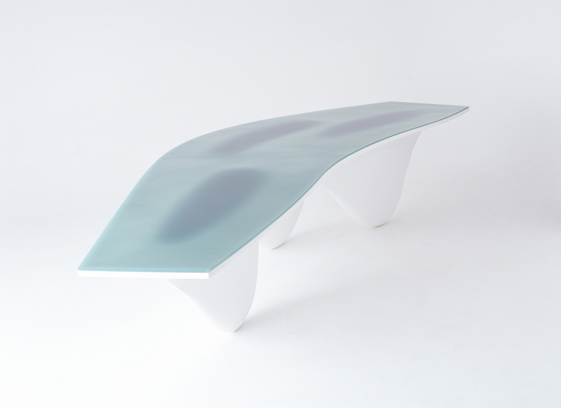 Aqua Table, 2005. Produsert av Established & Sons, London. Fiberglass og silikon, laminert polyuretan, resin og silikon (75 x 145 x 420 cm, 250 kg). Aqua Table, 2005. Produsert av Established & Sons, London. Fiberglass og silikon, laminert polyuretan, resin og silikon (75 x 145 x 420 cm, 250 kg).